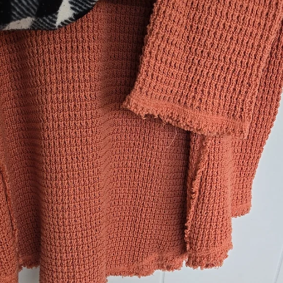 Free People Women's  Coral-Salmon Pink Cold Shoulder Knit Sweater Size M - Picture 7 of 16